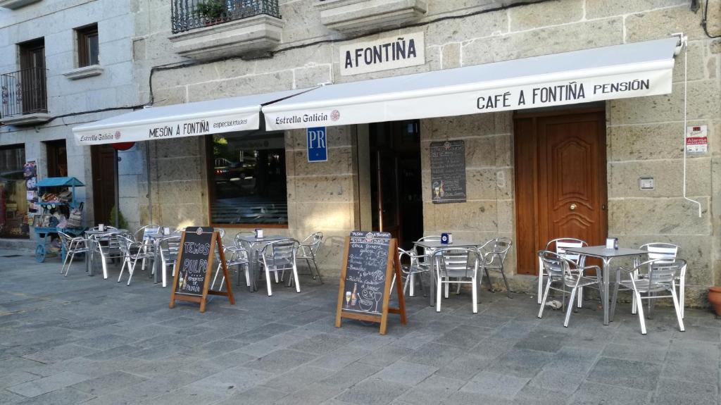 A restaurant or other place to eat at Pension a Fontiña