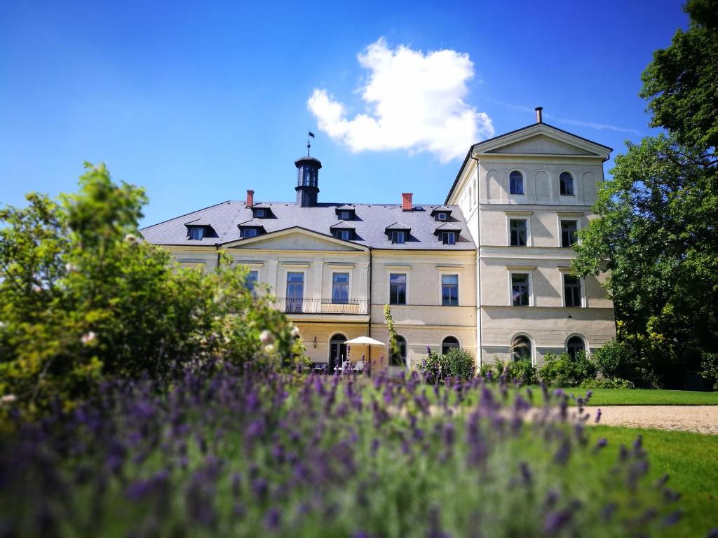 Zahrada ubytování Chateau Mcely