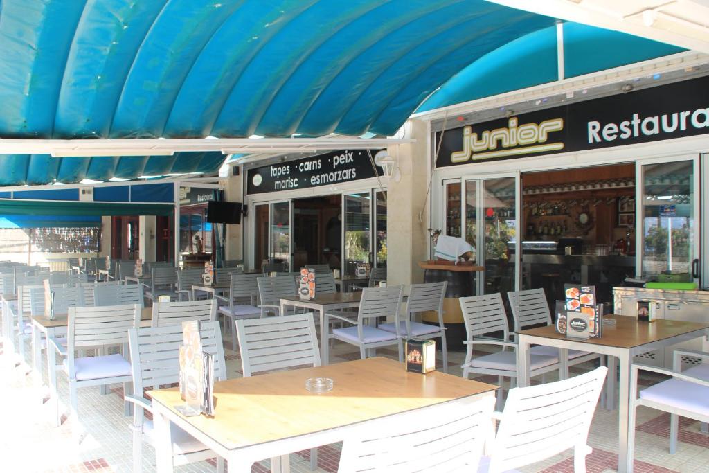 Reštaurácia alebo iné gastronomické zariadenie v ubytovaní Hotel Haromar