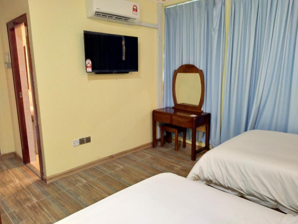 TV a/nebo společenská místnost v ubytování Uncle Ho Motel