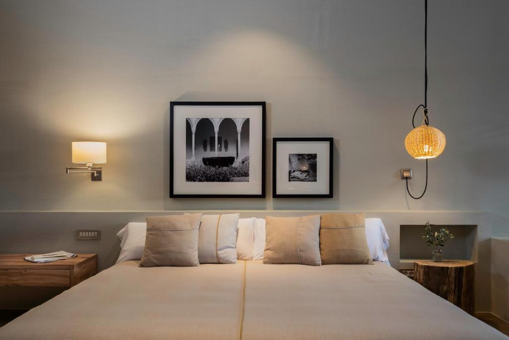 Posteľ alebo postele v izbe v ubytovaní Hotel Peralada Wine Spa & Golf