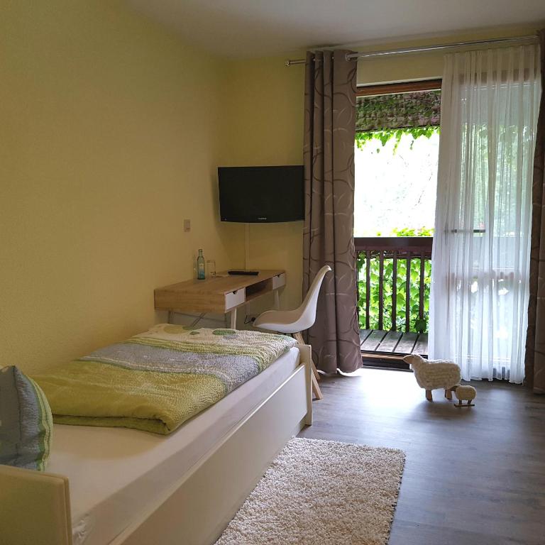 Postel nebo postele na pokoji v ubytování Schneiderlein Hotel