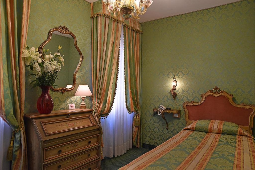 Hotel Bel Sito e Berlinoにあるベッド