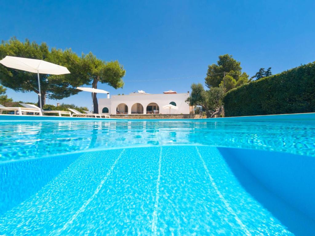 Swimmingpoolen hos eller tæt på Villa Maria Clara by Perle di Puglia