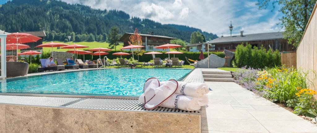Bazén v ubytování Hotel & Alpin Lodge Der Wastlhof nebo v jeho okolí
