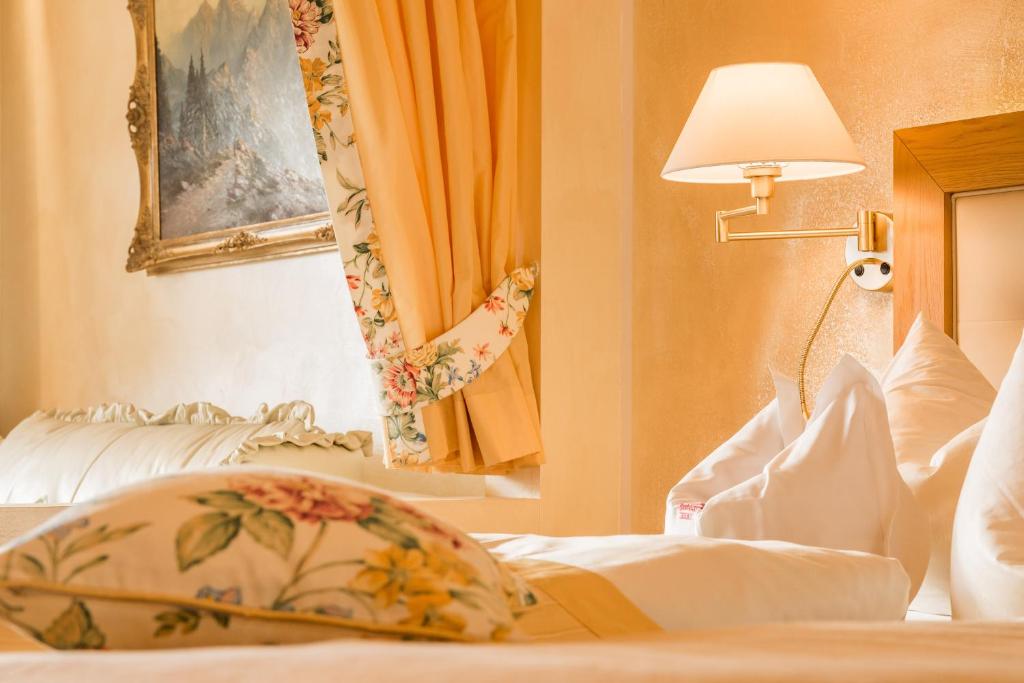 Postel nebo postele na pokoji v ubytování Hotel Krone Igelsberg