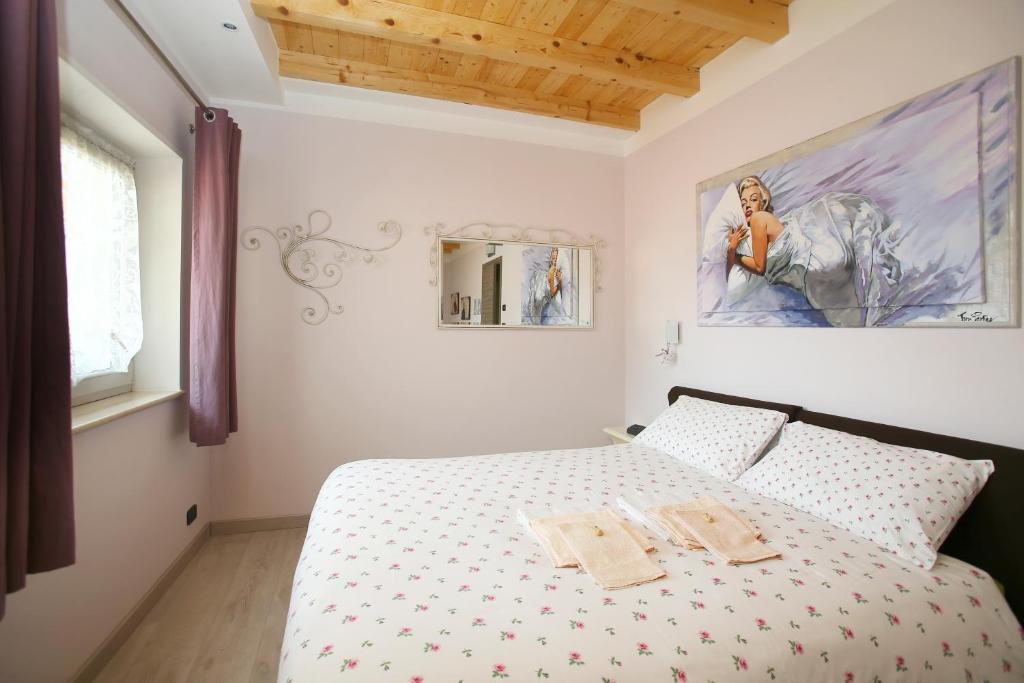 Postel nebo postele na pokoji v ubytování B&B La Vecchia Tipografia - Lago D'Idro