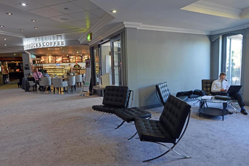 Village Hotel Coventry - Resim 17