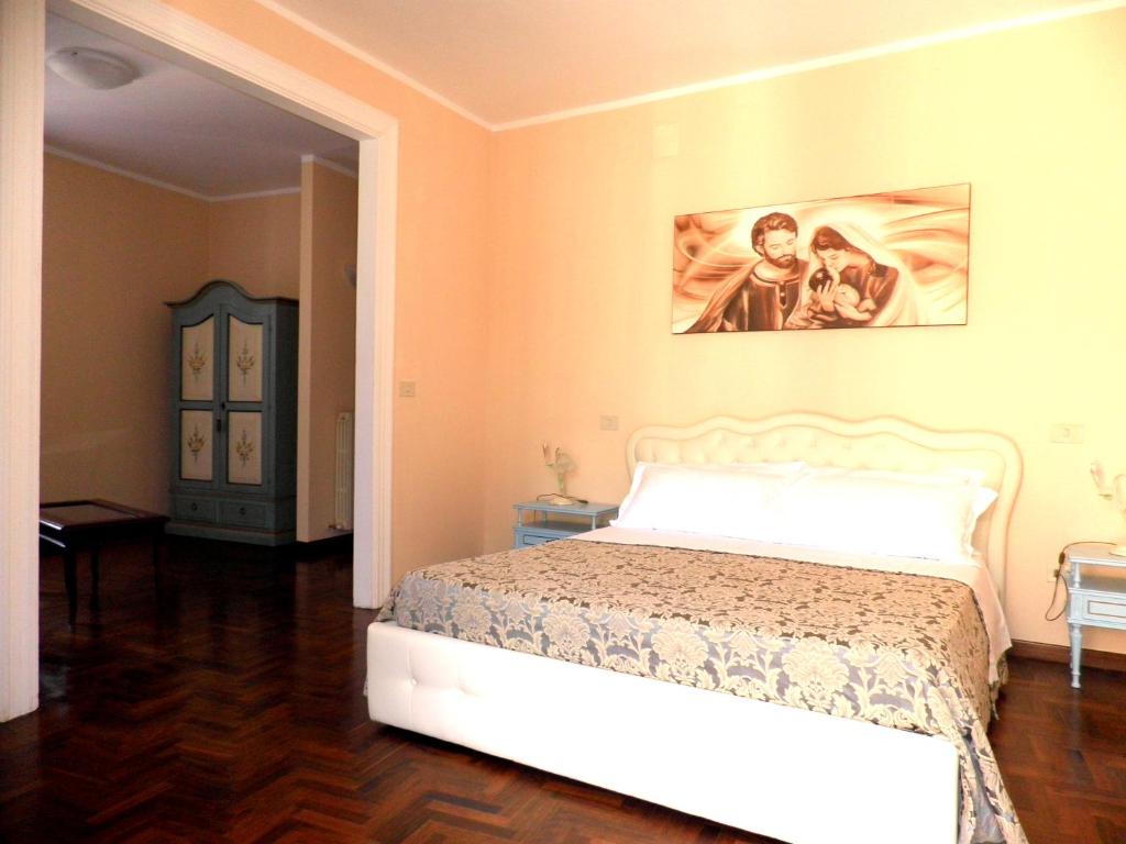 A bed or beds in a room at Piazza degli Angeli