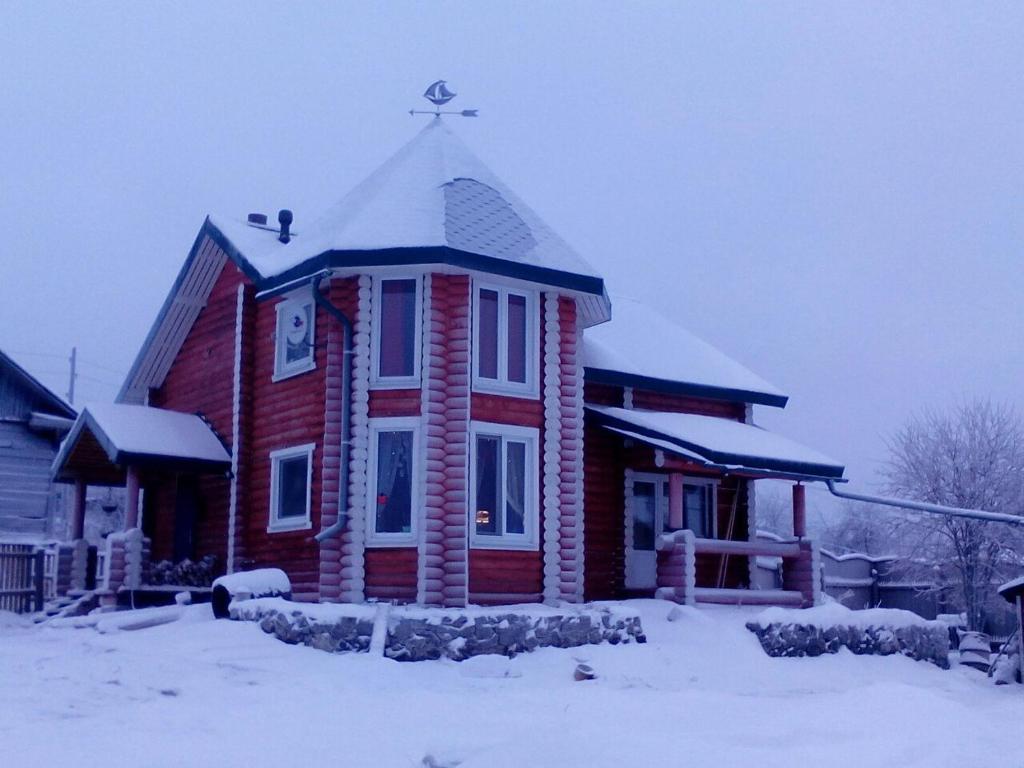 
Guest House on Naberezhnaya Street зимой
