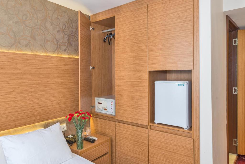 A bed or beds in a room at Erbazlar Hotel