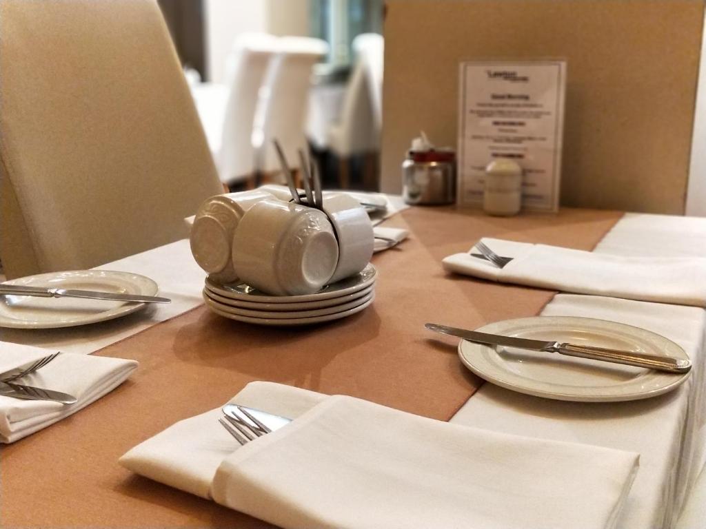 The Lawton - Resim 18