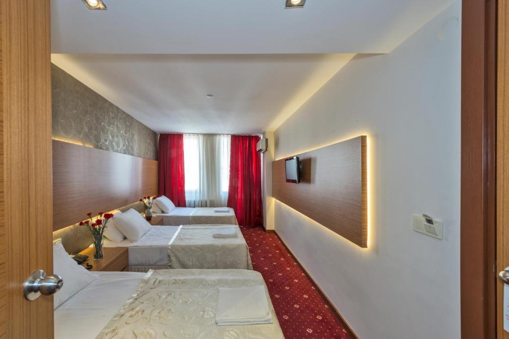 A bed or beds in a room at Erbazlar Hotel