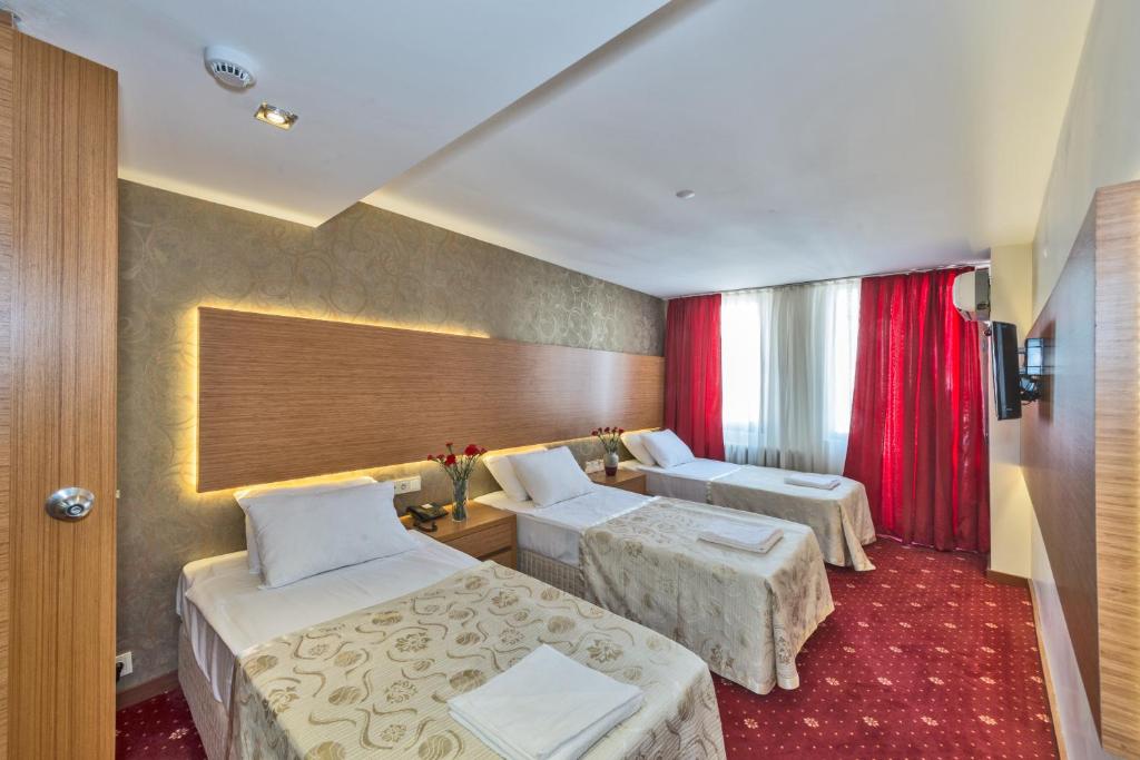 A bed or beds in a room at Erbazlar Hotel