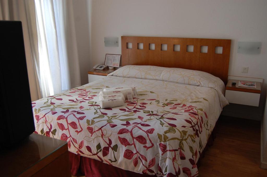 Un pat sau paturi într-o cameră la Gran Hotel Vedra