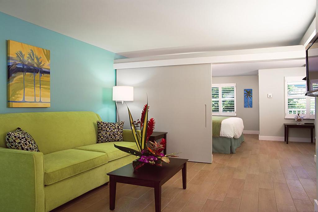 Ruang duduk di Silver Palms Inn
