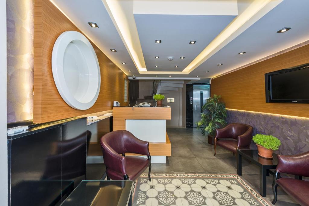 A seating area at Erbazlar Hotel