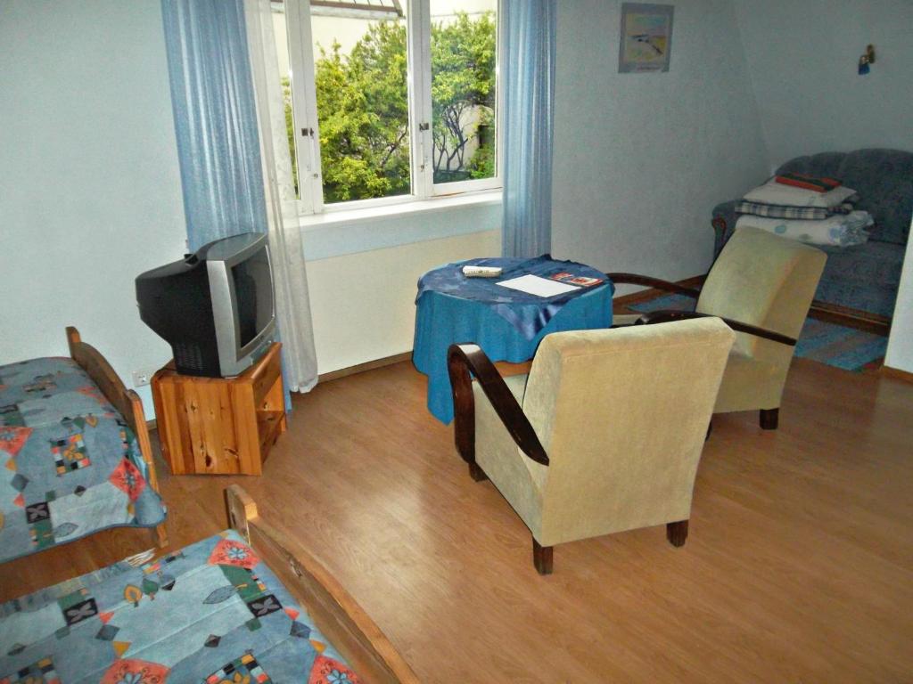 TV a/nebo společenská místnost v ubytování Kotka Housing-FreeParking