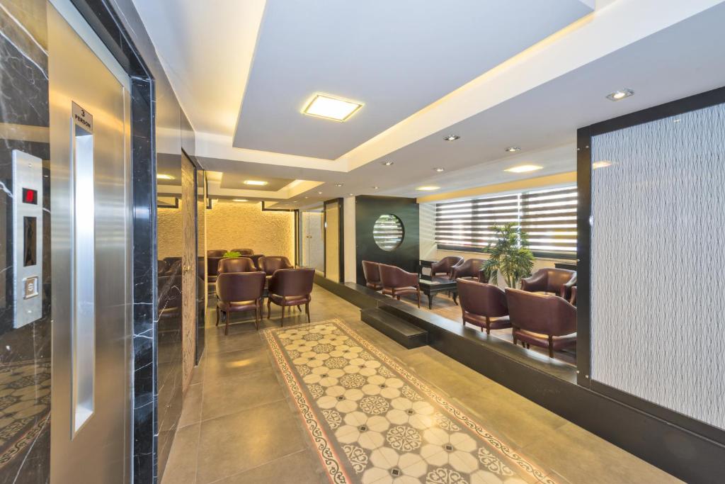 A seating area at Erbazlar Hotel