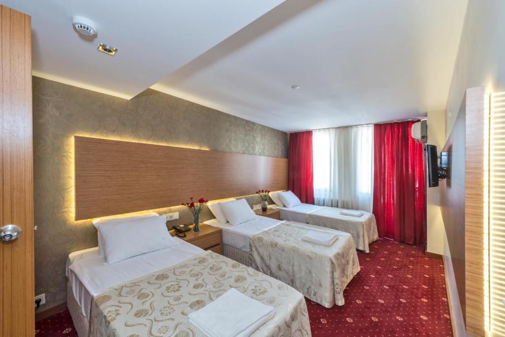 A bed or beds in a room at Erbazlar Hotel