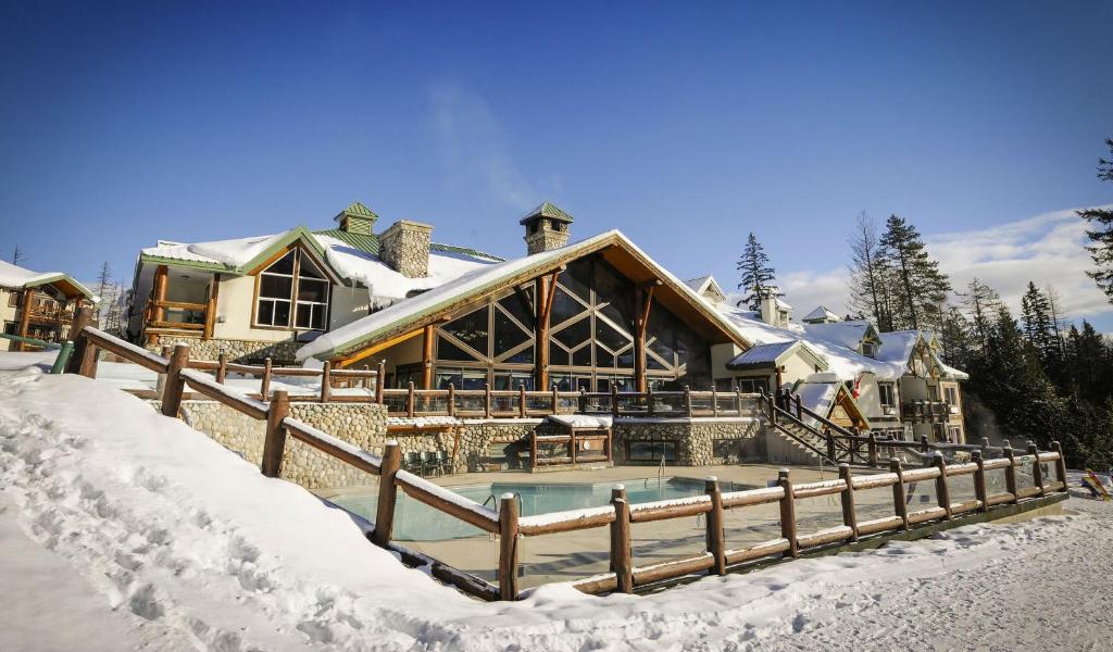 Lizard Creek Lodge v zimě