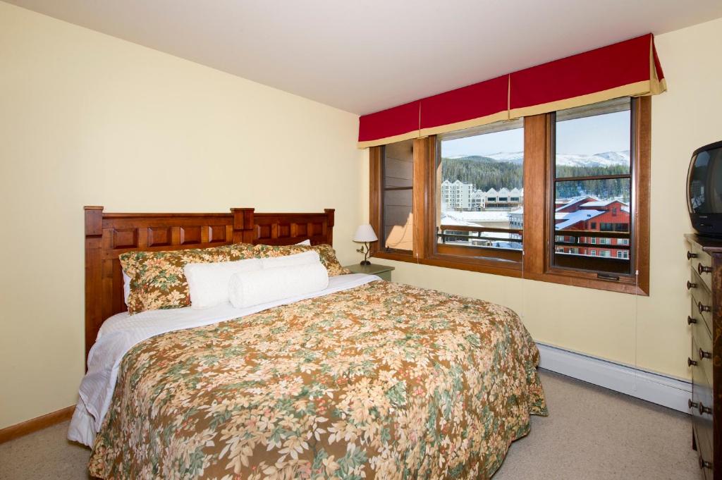 Zephyr Mountain Lodge - Deluxe One-Bedroom Apartment