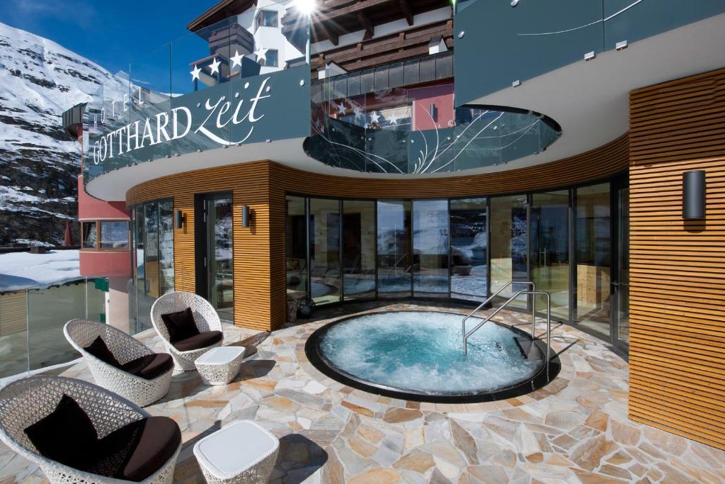 Nespecifikovaný výhled na hory nebo výhled na hory při pohledu z hotelu