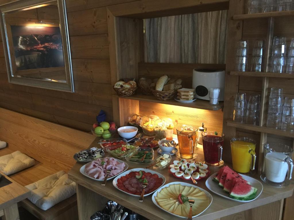 Jedzenie w pensjonacie lub w pobliżu