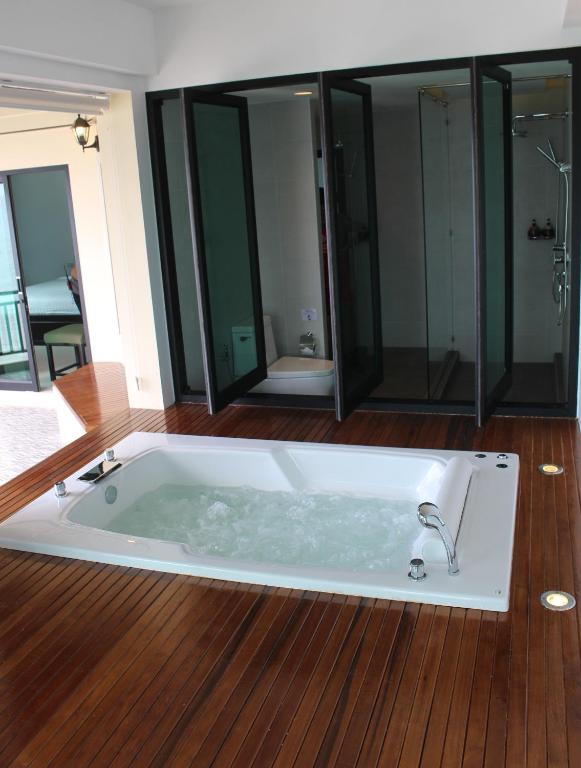 Klong Prao Resort - SHA Extra Plus - Deluxe Jacuzzi Room с видом на море