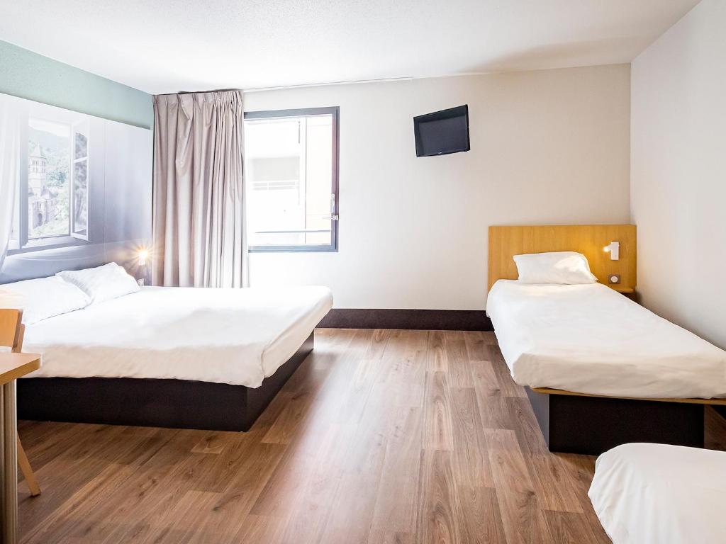Postel nebo postele na pokoji v ubytování B&B HOTEL Mulhouse Centre
