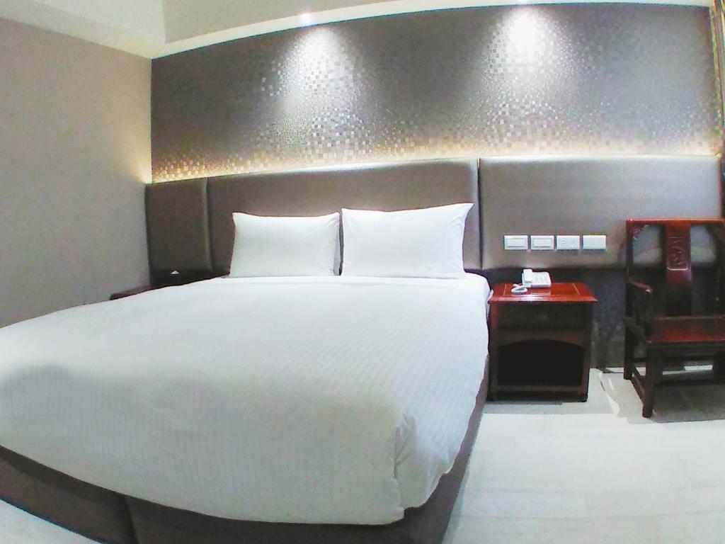 Voodi või voodid majutusasutuse KDM Hotel toas