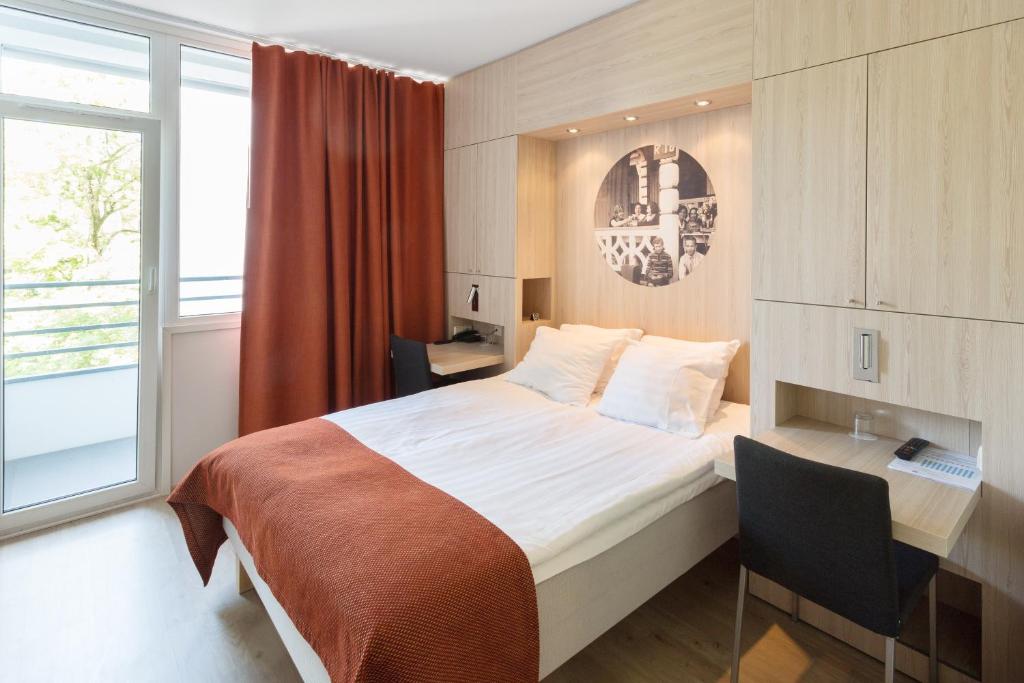 Postel nebo postele na pokoji v ubytování ESTONIA Medical Spa & Hotel