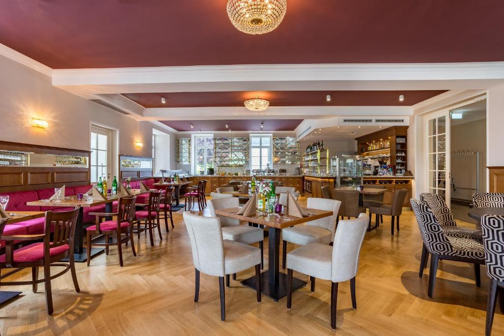 Posezení v ubytování Kurhaushotel Bad Salzhausen