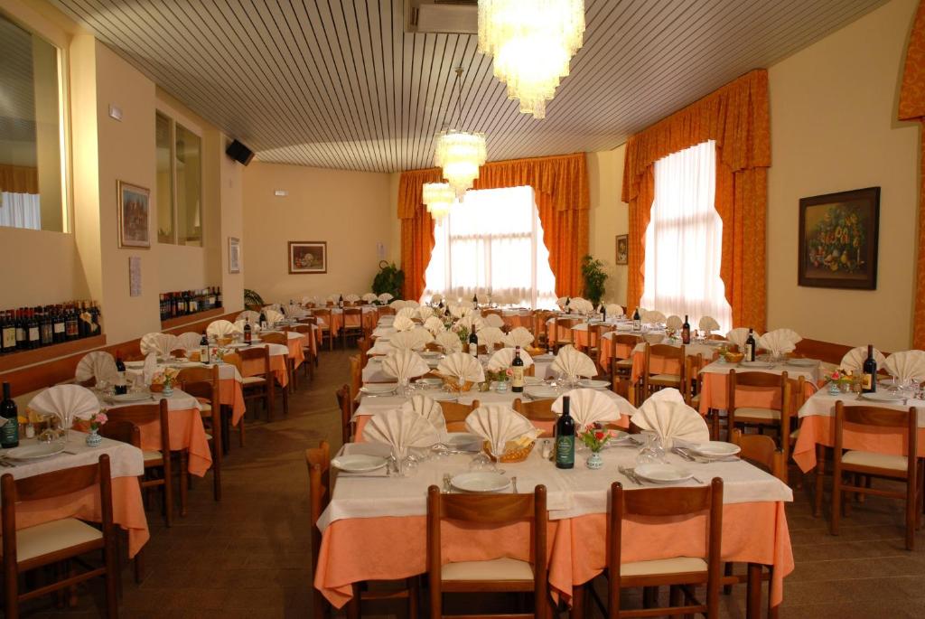 Restaurace v ubytování Hotel Ismaele
