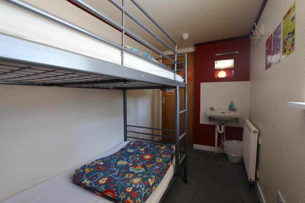Postel nebo postele na pokoji v ubytování Skye Backpackers
