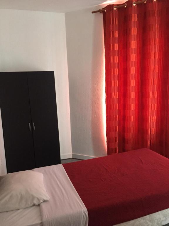 Postel nebo postele na pokoji v ubytování Hotel Chevallier