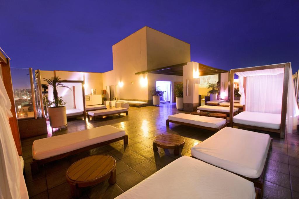Area soggiorno di Radisson Hotel Decapolis Miraflores