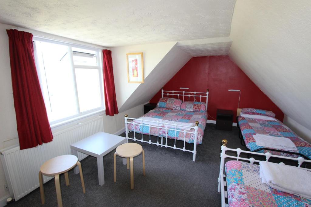 Postel nebo postele na pokoji v ubytování Skye Backpackers