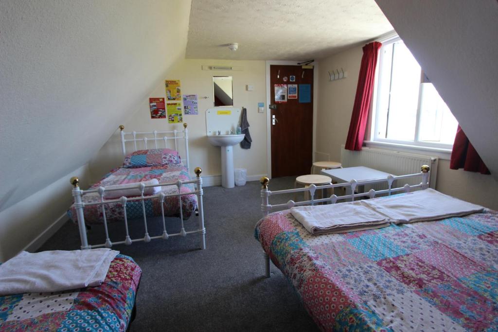Postel nebo postele na pokoji v ubytování Skye Backpackers