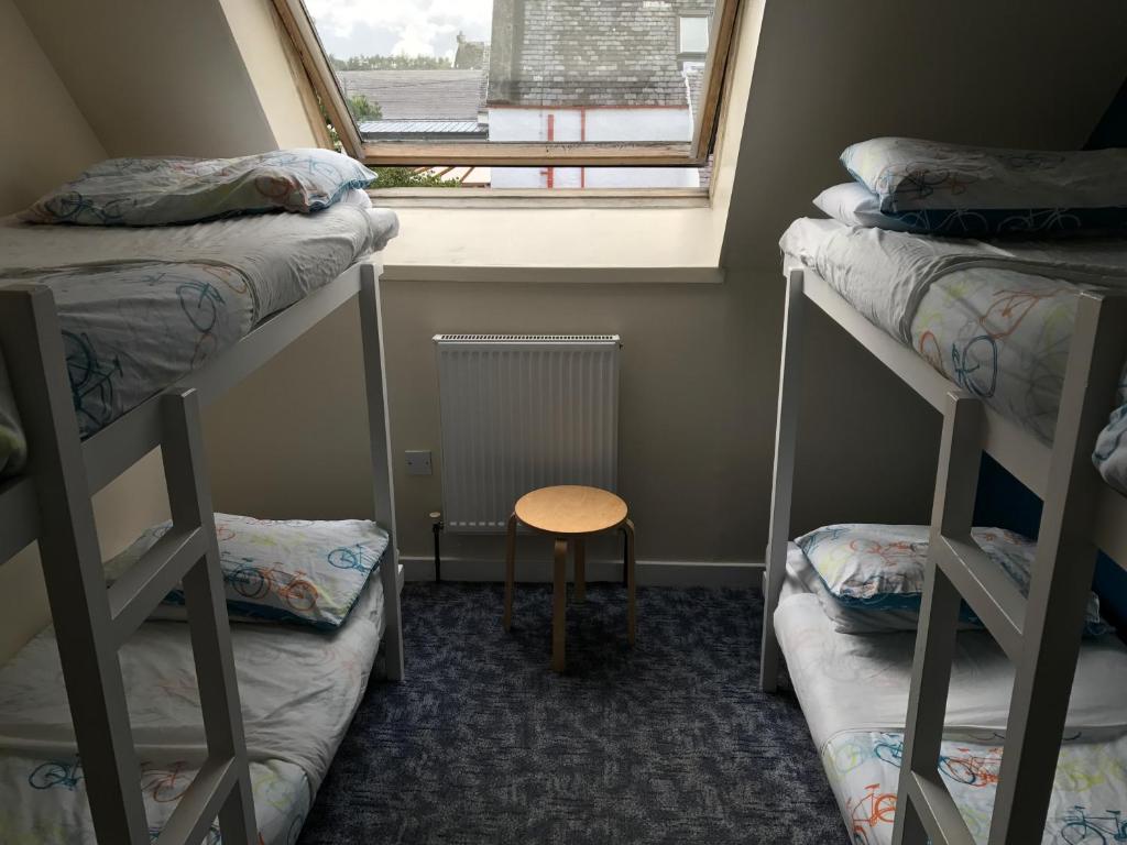 Postel nebo postele na pokoji v ubytování Skye Backpackers