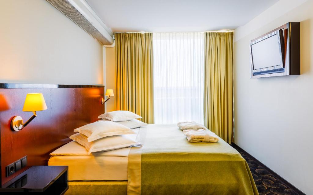 Postel nebo postele na pokoji v ubytování Meresuu Spa & Hotel