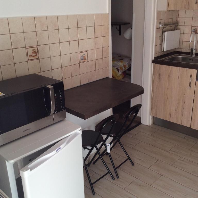 A kitchen or kitchenette at A bástya árnyéka