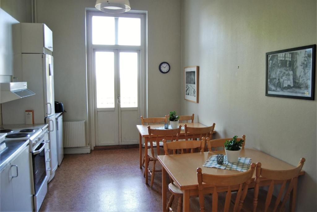 Kuchyň nebo kuchyňský kout v ubytování Hellidens Slott
