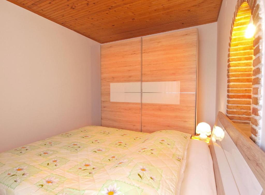 Postel nebo postele na pokoji v ubytování Apartments Milan 1457