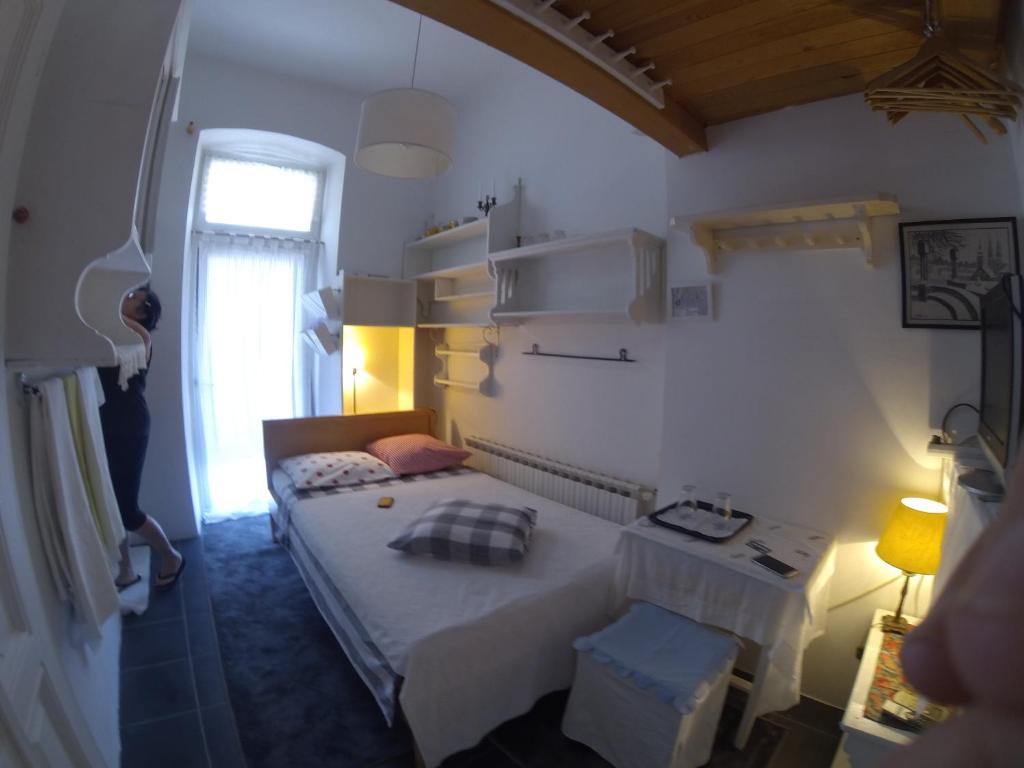 Łóżko lub łóżka w pokoju w obiekcie Guest House Ilicki Plac