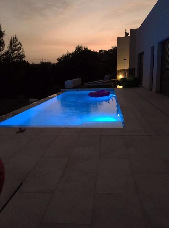 The swimming pool at or close to Villa las Colinas Golf Resort