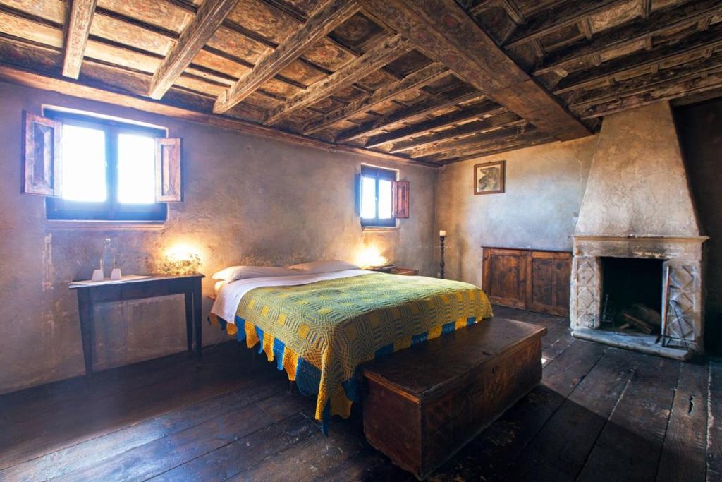 Postel nebo postele na pokoji v ubytování Sextantio Albergo Diffuso