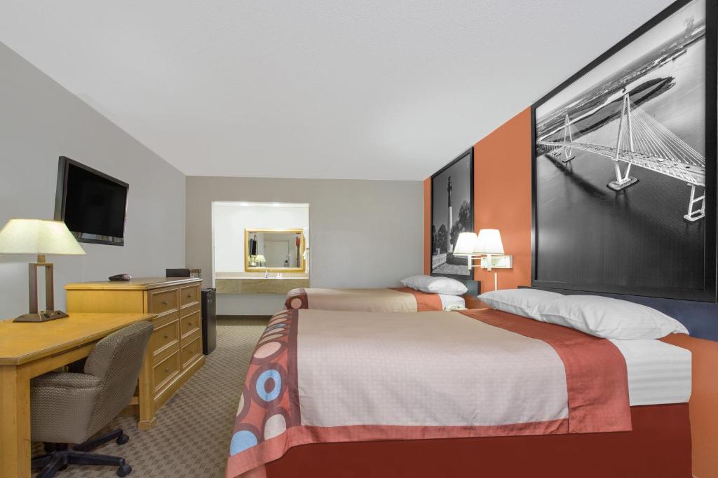 Super 8 by Wyndham Port Royal/Beaufort - Double Room With Two Double Beds - Non-Smoking