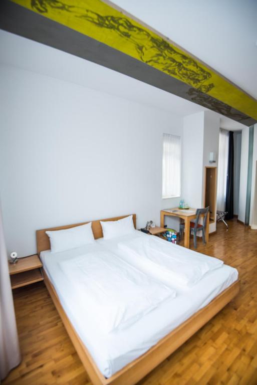 Postel nebo postele na pokoji v ubytování Art-Hotel Robert Mayer