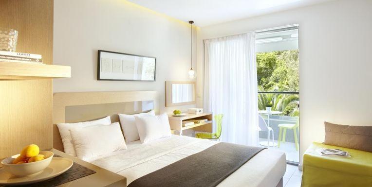 Margarita Sea Side Hotel - 1